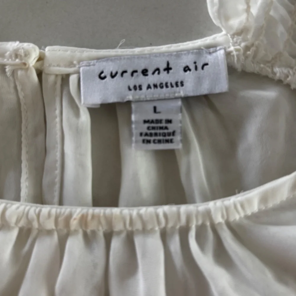 Anthropologie Current Air White Rose Pattern Puff Sleeve Blouse.‎ Size L.